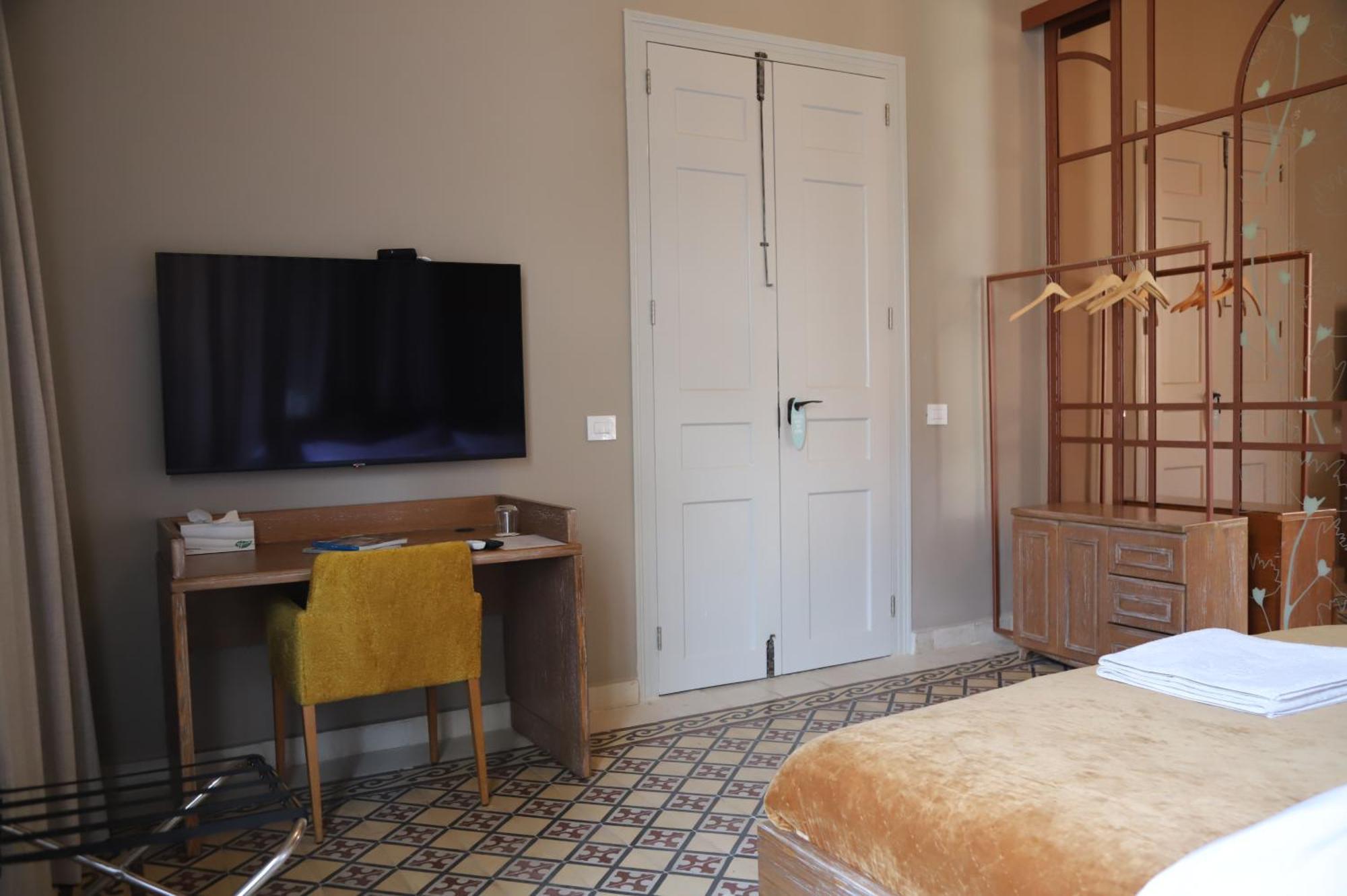 Hotel Lost Gemmayzeh Beirut Bagian luar foto