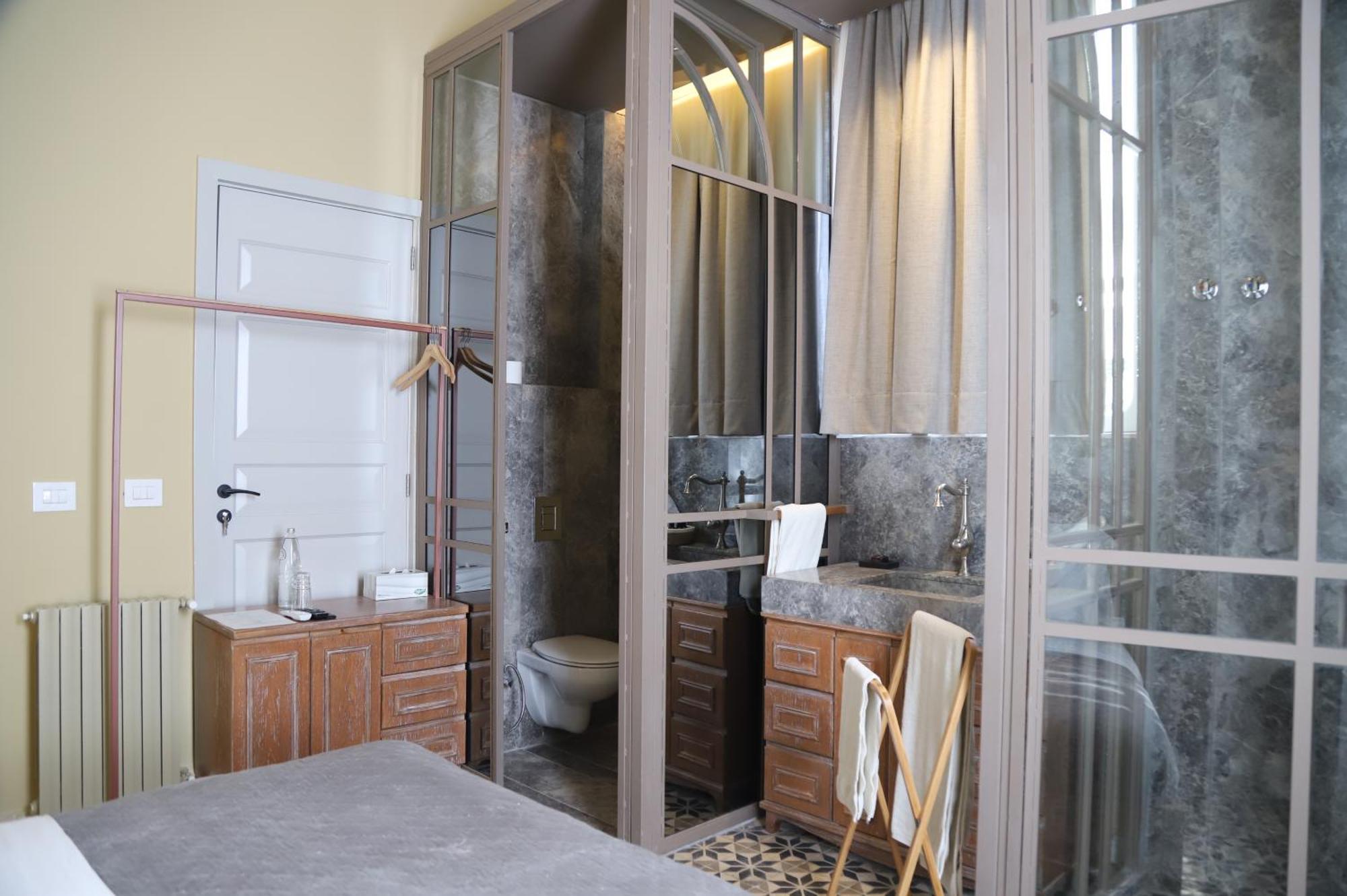 Hotel Lost Gemmayzeh Beirut Bagian luar foto