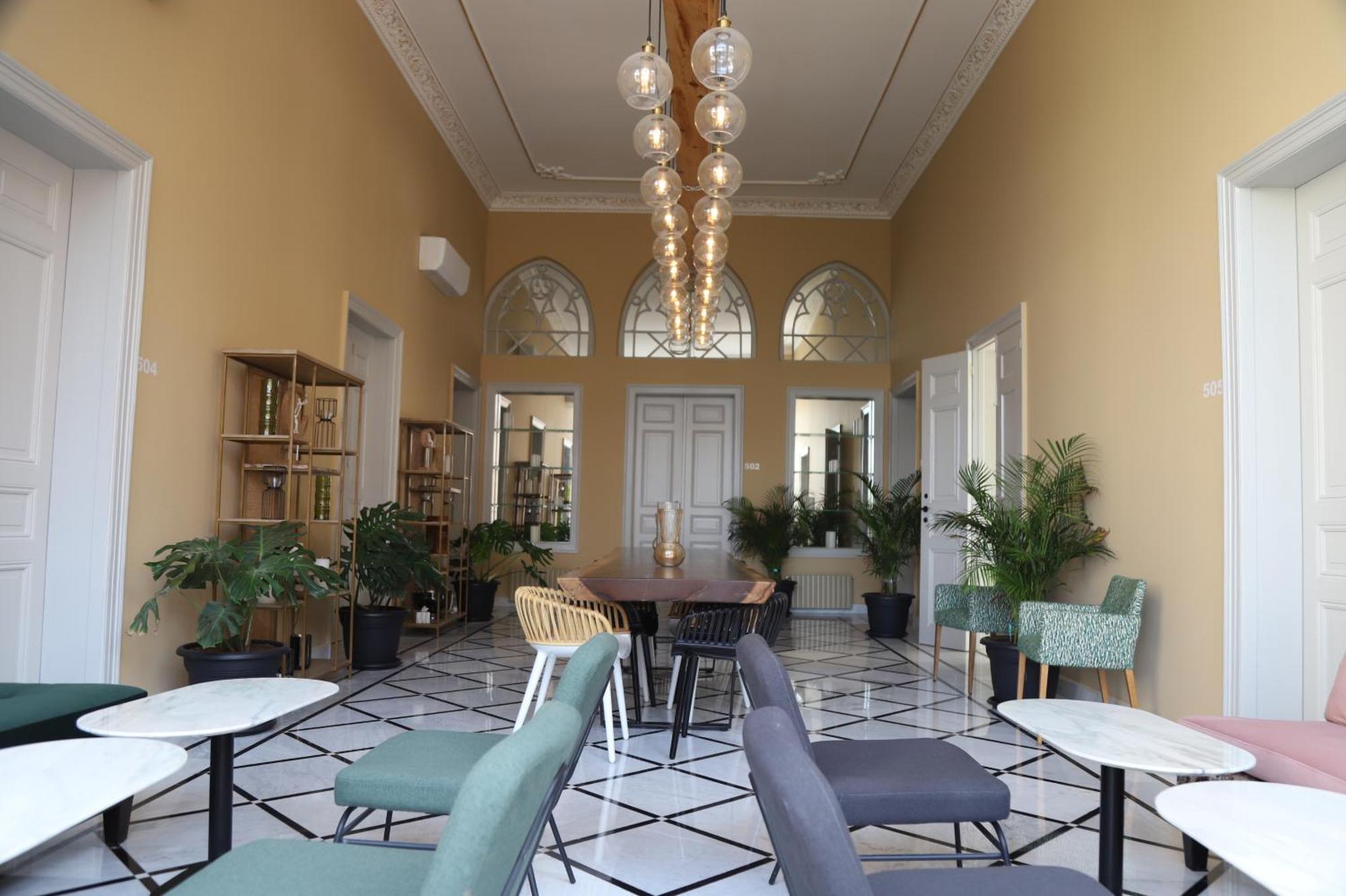 Hotel Lost Gemmayzeh Beirut Bagian luar foto