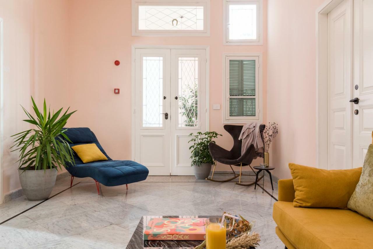 Hotel Lost Gemmayzeh Beirut Bagian luar foto